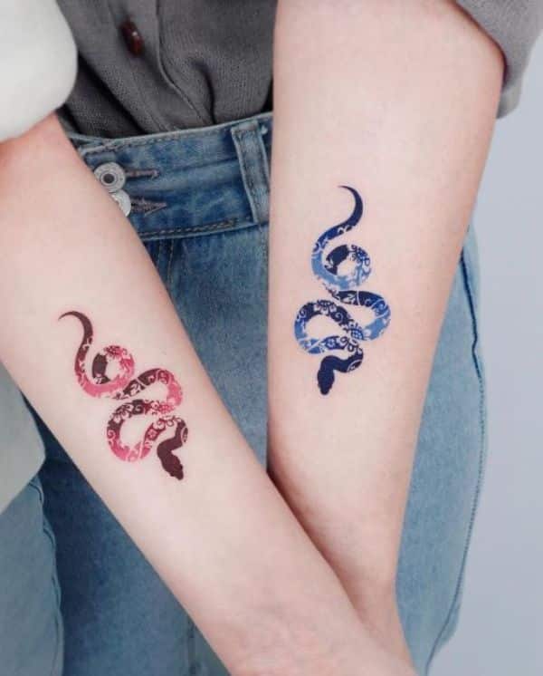 tatuajes de víboras para amigas a colores
