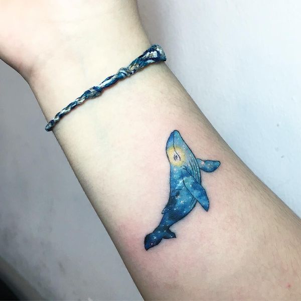 tatuajes de ballenas para mujer relleno galaxia