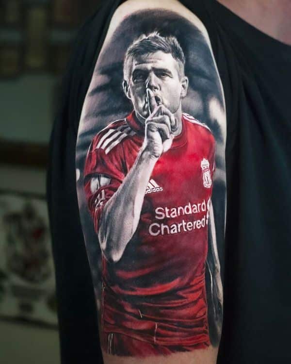 tatuajes de leyendas en el brazo del futbol