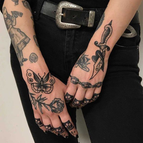 tatuajes de mariposas con rosas y otras imagenes clasicas