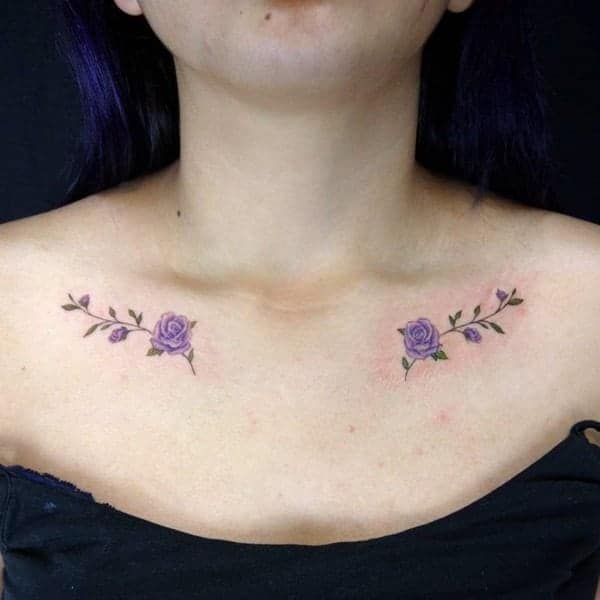 tatuajes de rosas en la clavicula pequeños