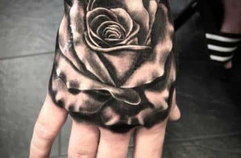 Delicados tatuajes de rosas sombreadas 3 técnicas