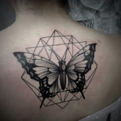 El significado de tatuarse una mariposa en la piel 2 estilos