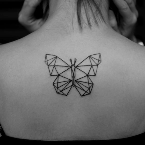 significado de tatuarse una mariposa geometrico