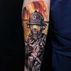 5 poderosos tatuajes de bomberos en el brazo simbolicos