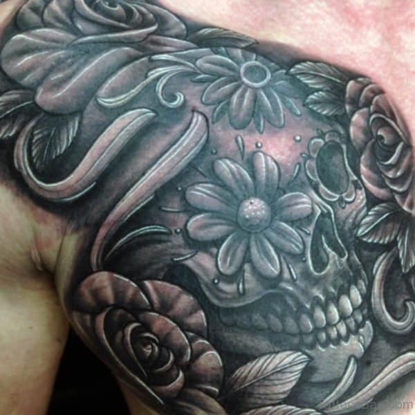 tatuajes de calaveras con flores escala de grises