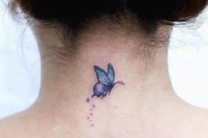 tatuajes de mariposas pequeñas en cuello