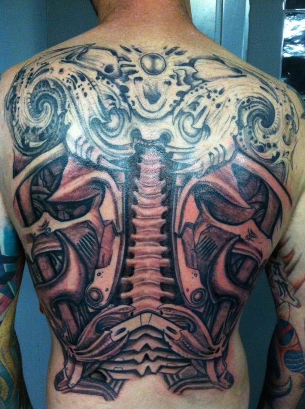 tatuajes para hombres mecanicos en la espalda