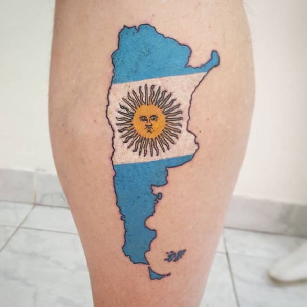 tatuajes de bandera argentina en la pierna
