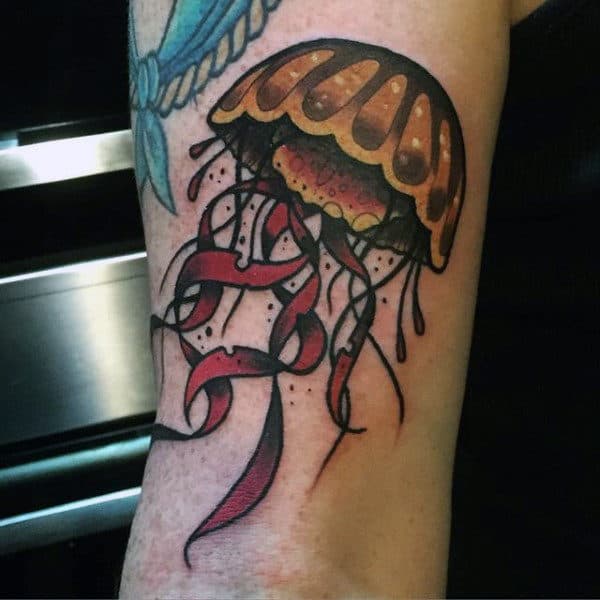 tatuajes medusas marinas neotradicional