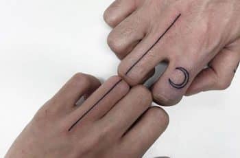 4 bonitos tatuajes minimalistas en pareja para la mano