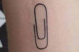 tatuajes pequeños minimalistas de objetos