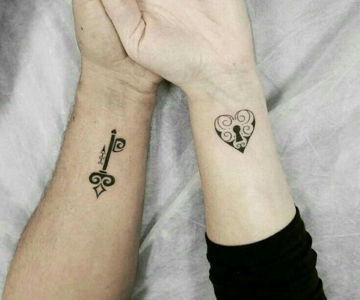 tatuajes candado y llave pequeño con ornamentos
