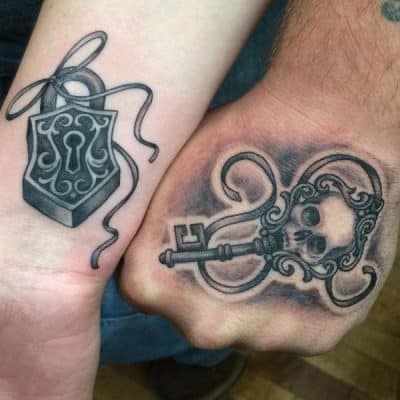 tatuajes corazon y llave para parejas