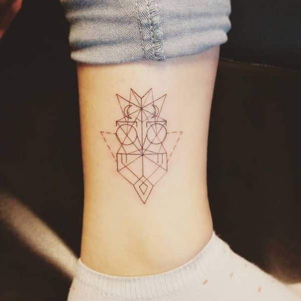 tatuajes de buhos geometricos pequeños