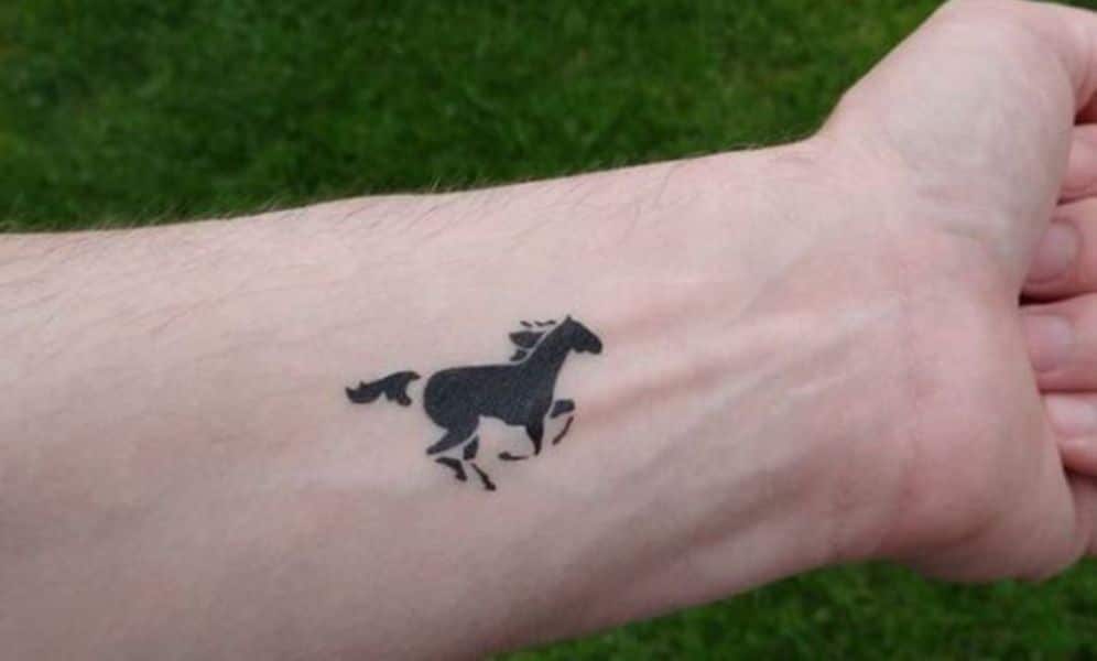 tatuajes de caballos para hombres pequeños