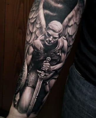 diseño de angeles para tatuajes en brazo