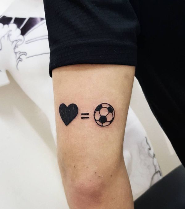 diseños de tatuajes de futbol minimal