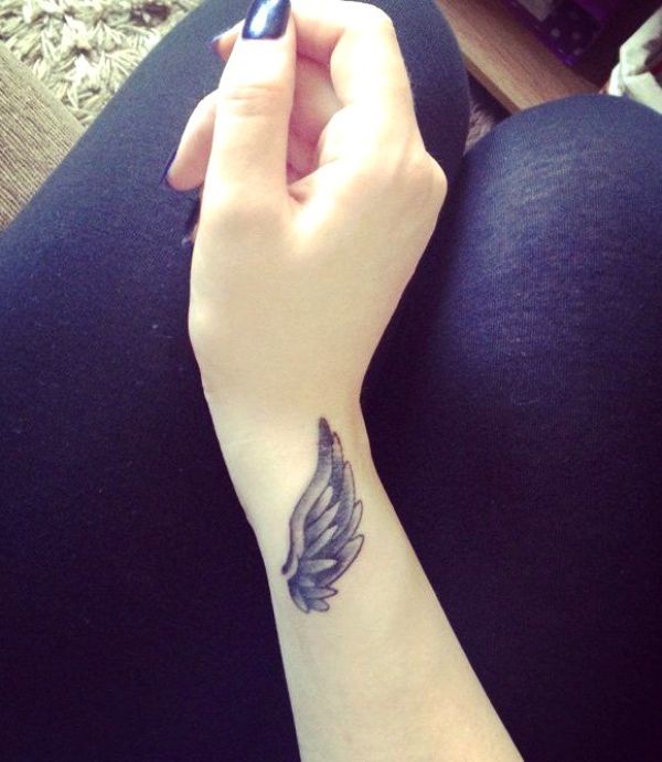 tatuajes de alas para mujer pequeñas