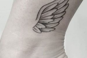 tatuajes de alas pequeñas en los tobillos