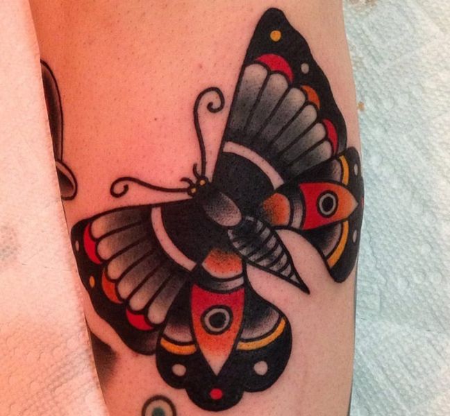 tatuajes de mariposa en el brazo tradicional