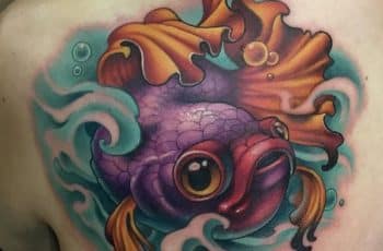 Coloridos tatuajes de pez betta con 3 simbologias