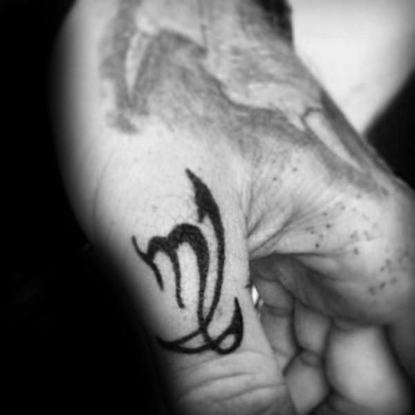 tatuajes de virgo para hombre en la mano