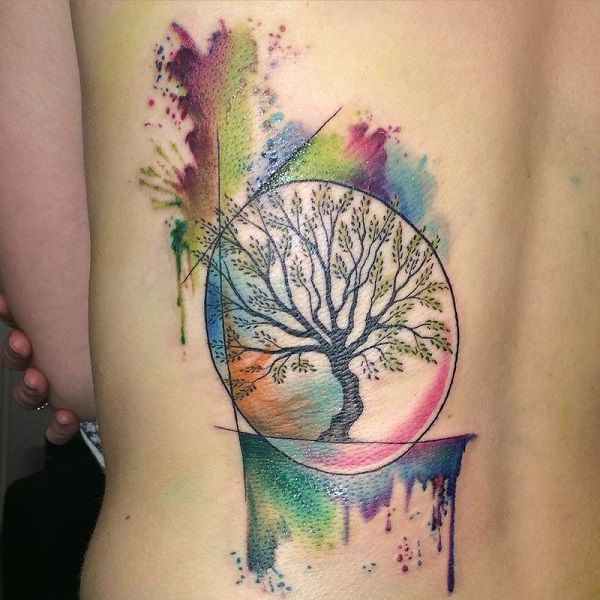 tatuajes en el brazo arbol de la vida con efectos de color