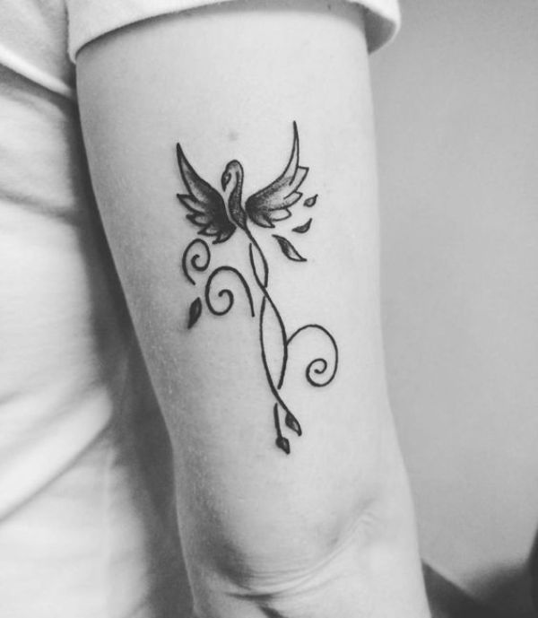 tatuajes en el brazo ave fenix pequeño