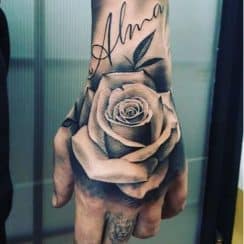 3 detalles diseños de tatuajes de flores para hombres brazo