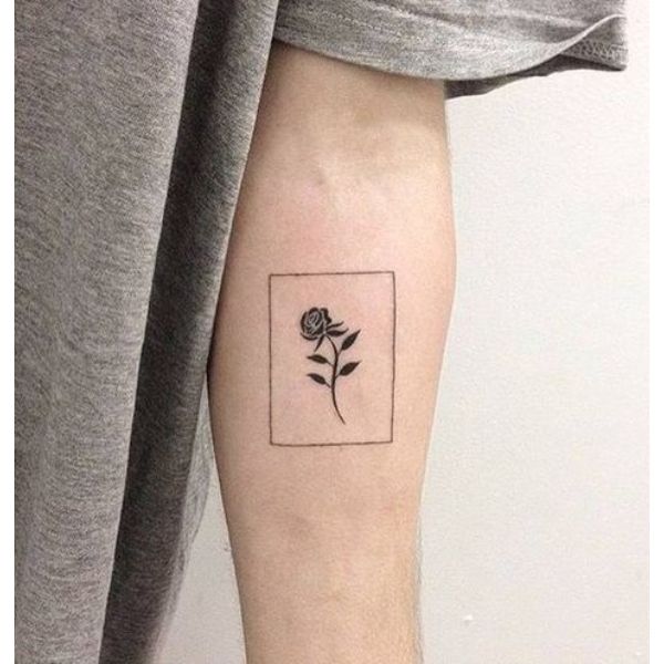 diseños de tatuajes de flores para hombres pequeños