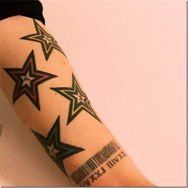 tatuajes brazo estrellas con letras