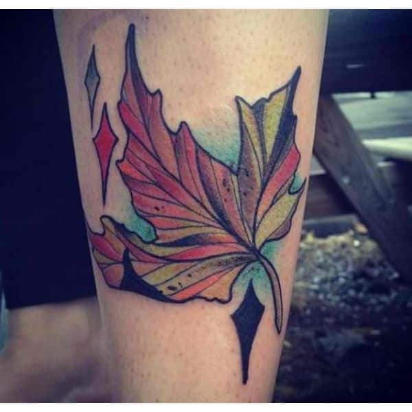 tatuajes con hojas de otoño nueva escuela
