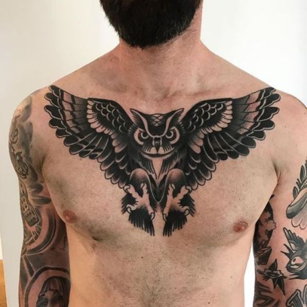 tatuajes de buhos alas abiertas tecnica tradicional