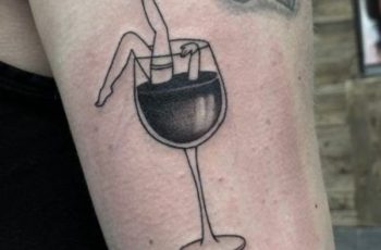 Estilos tatuajes de mujer copa de vino a 3 significados