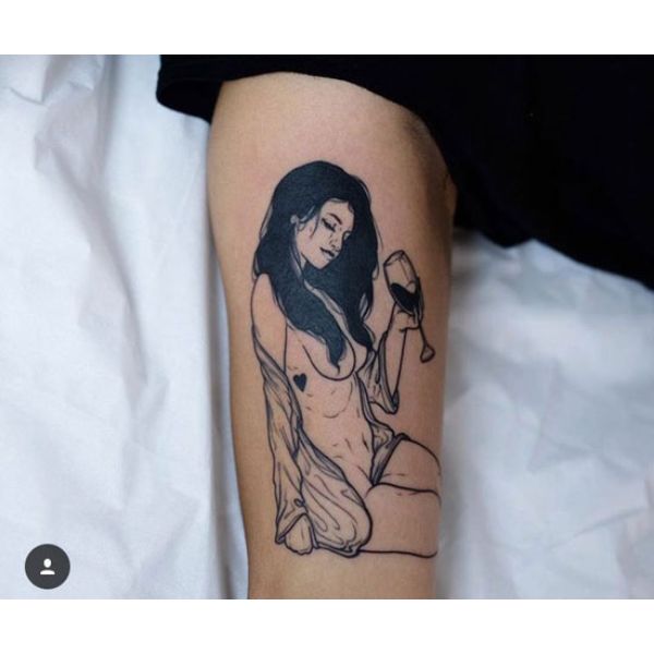 tatuajes de mujer copa de vino grandes detalles