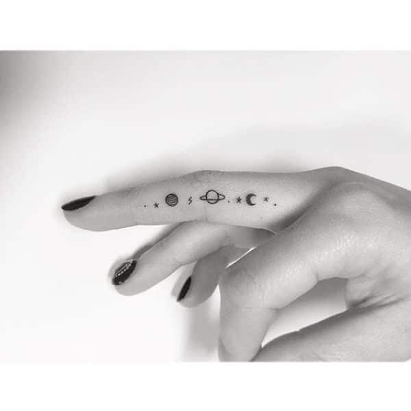 tatuajes pequeños con significado en el dedo