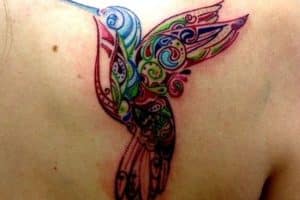 tatuajes de colibrí para mujeres concepto tribal