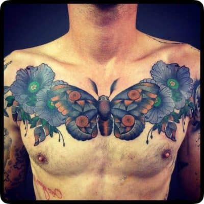 tatuajes de flores con mariposas en pecho para hombres