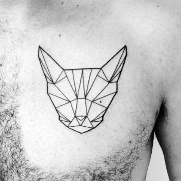 tatuajes de gatos en el pecho geometricos