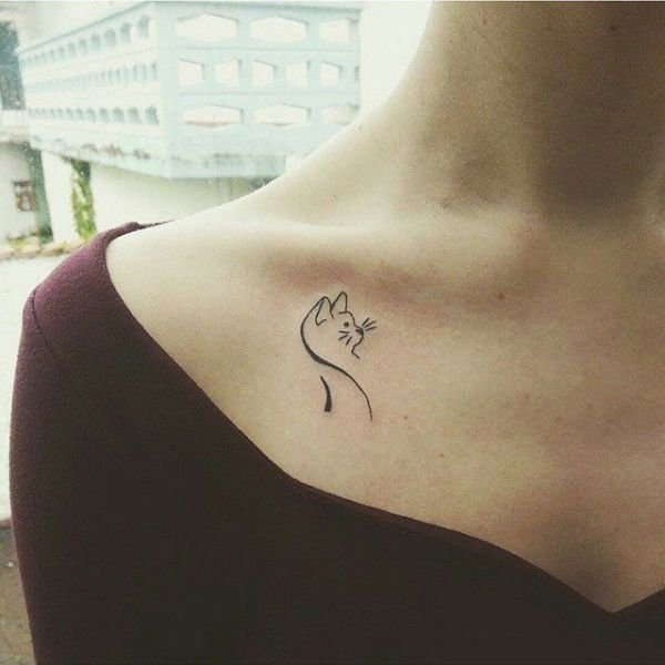 tatuajes de gatos en el pecho silueta