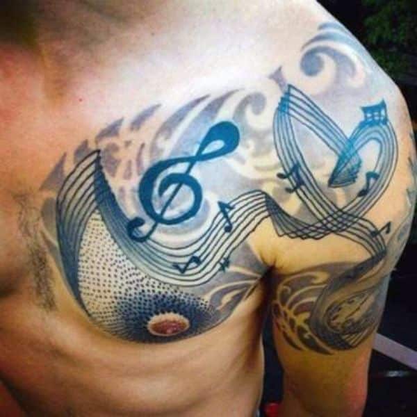 tatuajes de notas musicales para hombres pecho
