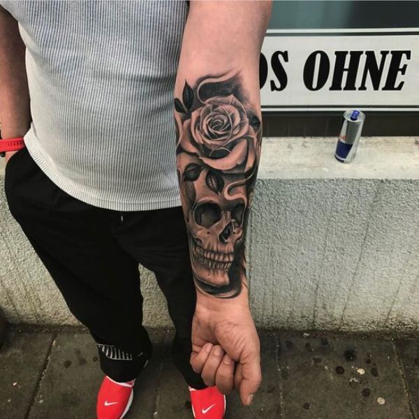 tatuajes de rosas para hombres con calaveras