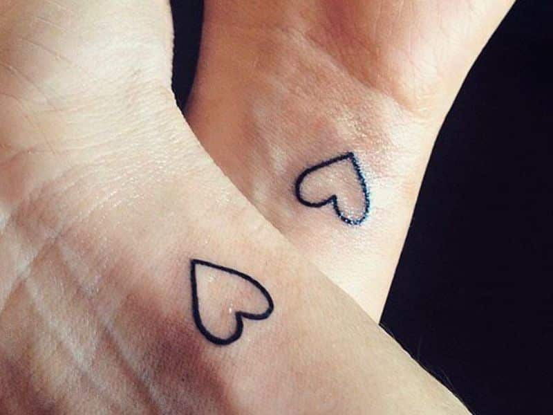 tatuajes para madre e hija corazones simples