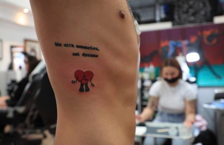 4-dise-os-de-un-tatuaje-corazon-de-bad-bunny-en-fanaticos