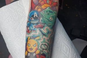 tatuaje de pokemon avengers homenaje