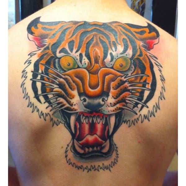 tatuajes de tigres en el pecho a color espalda