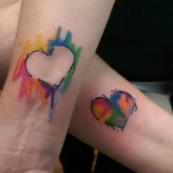 Los tatuajes madre e hija acuarela para homenaje 10 de mayo