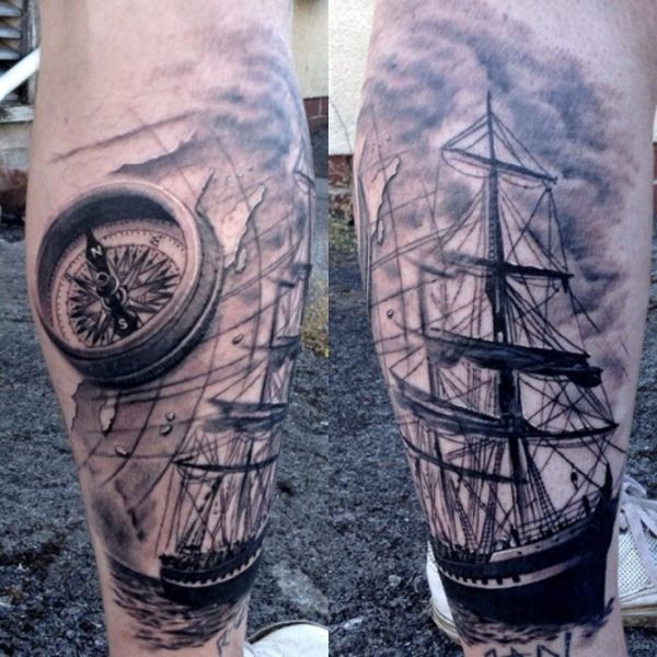 tatuaje de brujula y barco en brazo