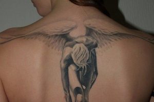 tatuajes de angeles en mujeres rasgos realistas